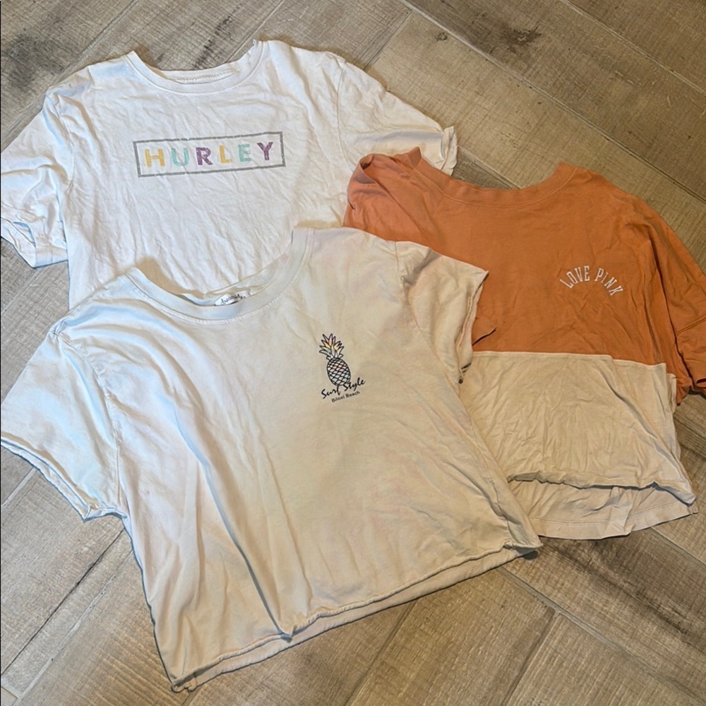 Hurley Juniors Graphic Tee with Colorful Logo